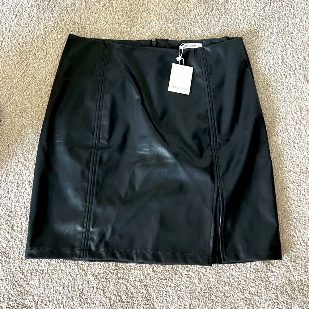Mangopop NWT faux leather skirt in black